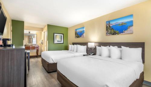 Queen Room with Two Queen Beds - Non-Smoking