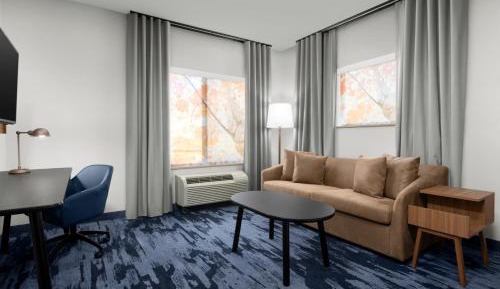 King Suite with Sofa Bed - Hearing Accessible