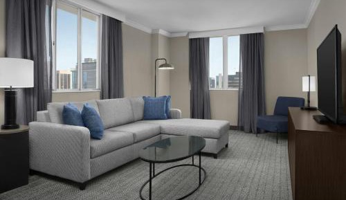 Allegro One-Bedroom King Suite with Sofa Bed