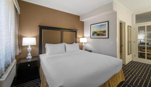 King Suite with Sofa Bed - Non-Smoking