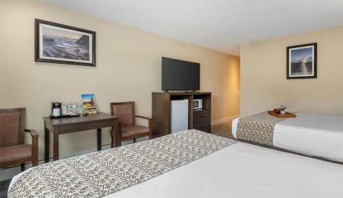 Queen Room with Two Queen Beds - Non-Smoking