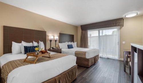 Queen Room with Two Queen Beds and Patio - Non-Smoking