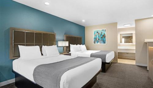 Queen Room with Two Queen Beds - Non-Smoking