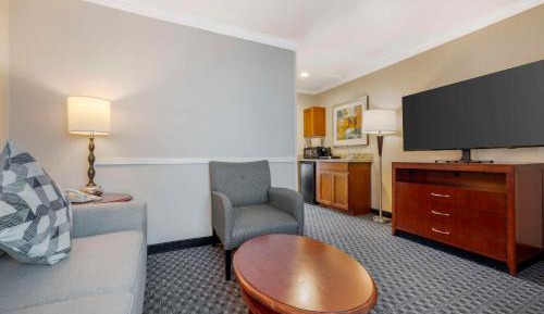 King Suite with Sofa Bed and Balcony - Non-Smoking