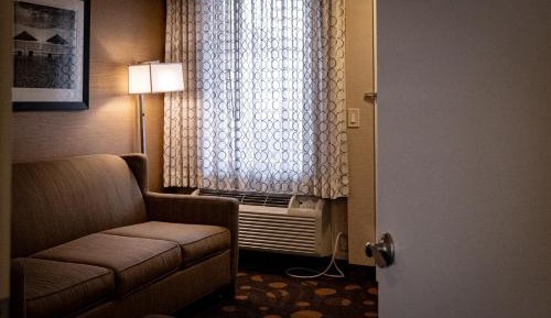 Double Suite with Bath Tub, Sofa Bed and Wet Bar - Disability/Non-Smoking