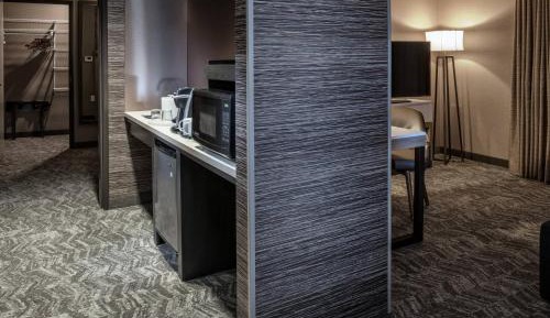 One-Bedroom Queen Suite with Two Queen Beds, Bathtub and Trundle Sofa - Mobility Access/Hearing Accessible