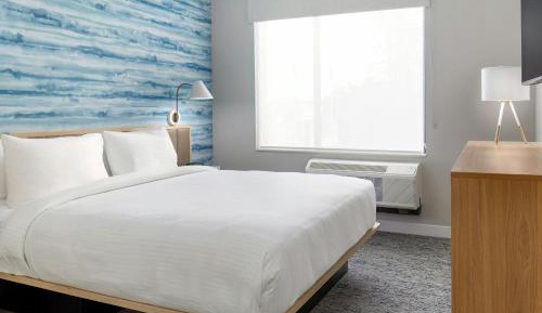 One-Bedroom King Suite with Sofa Bed - Corner Room
