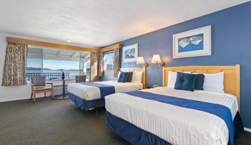 Queen Room with Two Queen Beds and Lake View