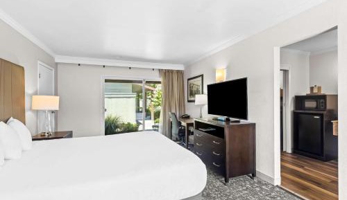 Family King Suite with Two Queen Beds - Non-Smoking