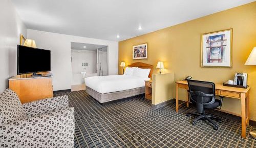 Queen Suite with Jetted Tub