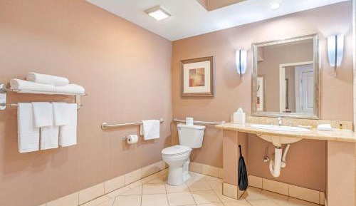 Queen Room with Two Queen Beds and Bath Tub - Disability Access/Non-Smoking 