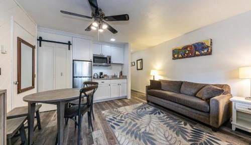 Deluxe Queen Studio 