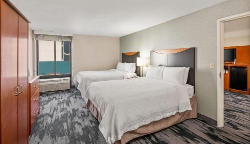 One-Bedroom Queen Suite with Two Queen Beds