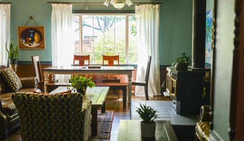 One Queen Room with Private External Bathroom