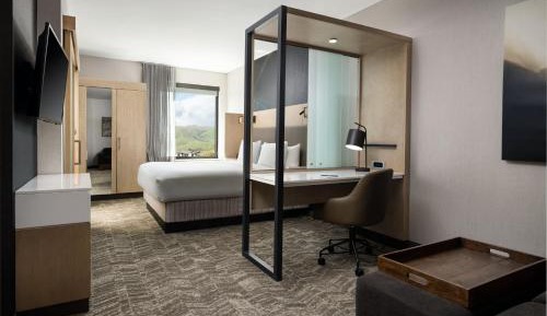 King Suite with Trundle Bed