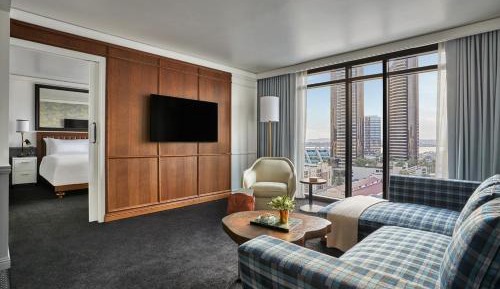 Deluxe One-Bedroom Suite
