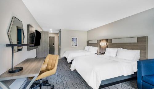 Queen Suite with Two Queen Beds