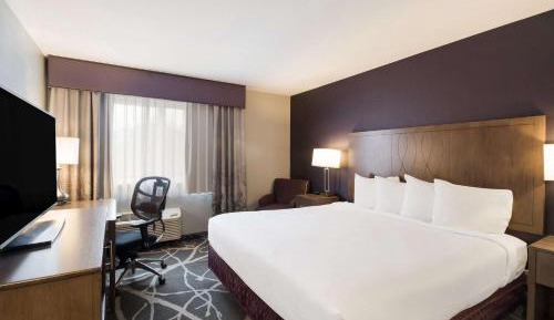 King Room with Roll-in Shower - Disability Access/Non-Smoking