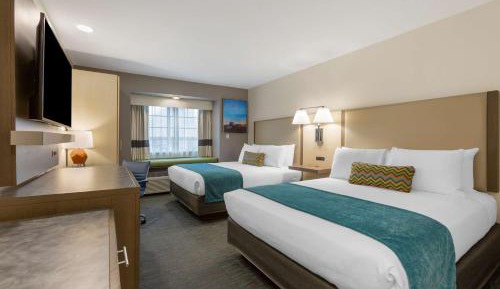 Queen Room with Two Queen Beds and Kitchenette - Non-Smoking