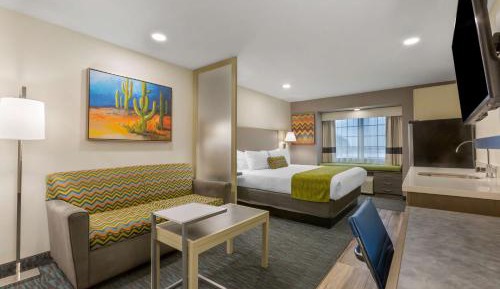 One-Bedroom King Suite with Sofa Bed and Kitchenette - Non-Smoking