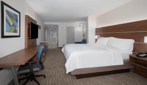 Suite - Hearing Accessible - Non-Smoking