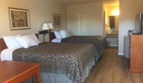 NQQ1 Queen Room with Two Queen Beds - Non-Smoking