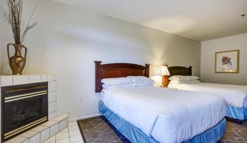 Deluxe Double Queen Accessible Room