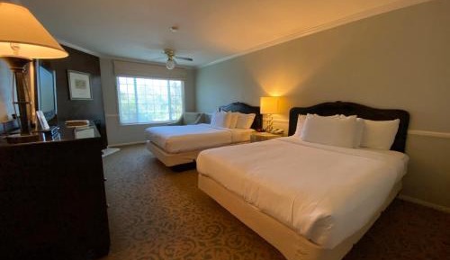 Deluxe Two Queens Room