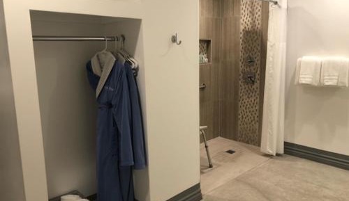King Room with Roll-In Shower - Disability Access