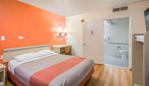 Queen Room - Disability Access - Roll in Shower
