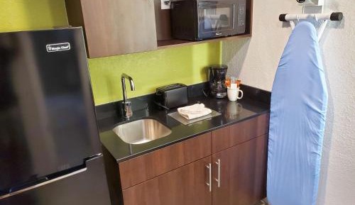 Queen Room - Disability Access - Non-Smoking