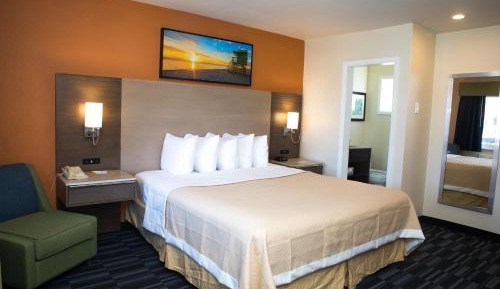 Standard King bedroom Nonsmoking
