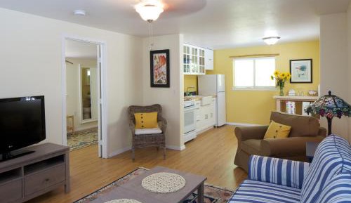 One-Bedroom Cottage with Kitchen