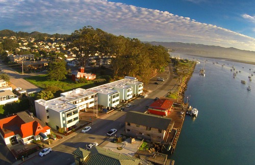 Morro Bay Hotel | 456 Embarcadero Inn & Suites