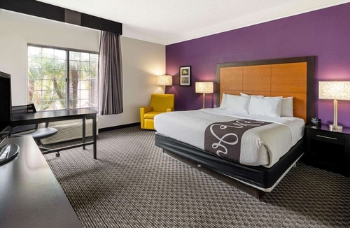 Central Scottsdale Hotel | La Quinta by Wyndham Phoenix Scottsdale