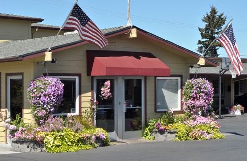 City Center Medford Hotel | Rodeway Inn Medford