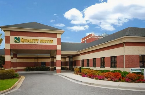 Northwest Hotel | Quality Suites Lake Wright Norfolk Airport