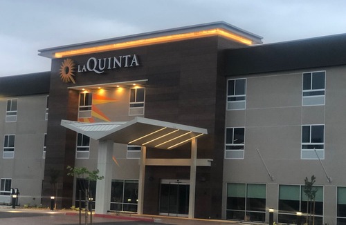 San Bernardino Hotel | La Quinta Inn & Suites by Wyndham San Bernardino