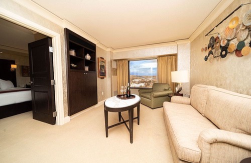 Downtown Reno Hotel | Reno Suites