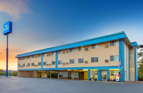 Roseburg Hotel | Baymont by Wyndham Roseburg