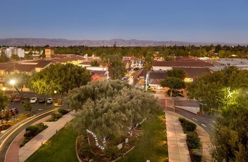 Campbell Hotel | DoubleTree by Hilton Campbell - Pruneyard Plaza