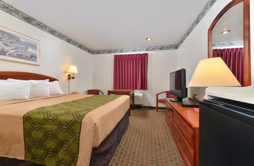 Corning Hotel | Econo Lodge Inn & Suites Corning