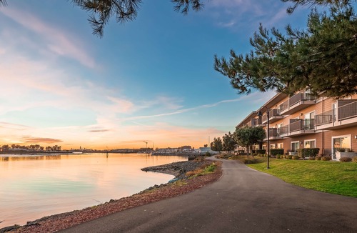 East Peralta Hotel | Best Western Plus Bayside Hotel