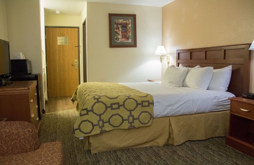 Yreka Hotel | Baymont by Wyndham Yreka