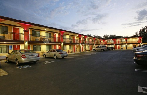 Orange Hotel | Sky Palm Motel - Orange