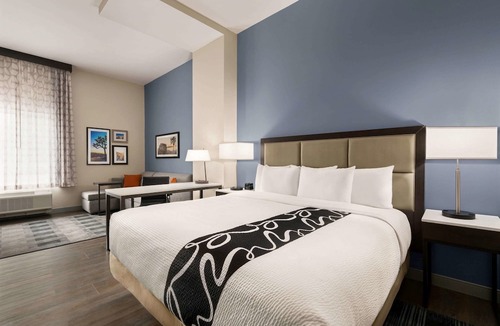 San Bernardino Hotel | La Quinta Inn & Suites by Wyndham San Bernardino