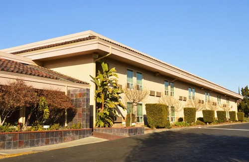 Raisin Hotel | Best Western Village Inn