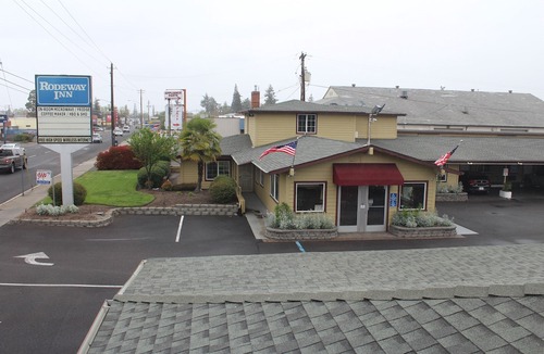 City Center Medford Hotel | Rodeway Inn Medford