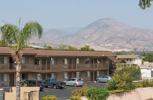 Patton Hotel | Days Inn by Wyndham San Bernardino