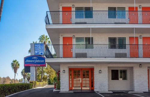 Mission Valley West Hotel | Howard Johnson by Wyndham San Diego Hotel Circle